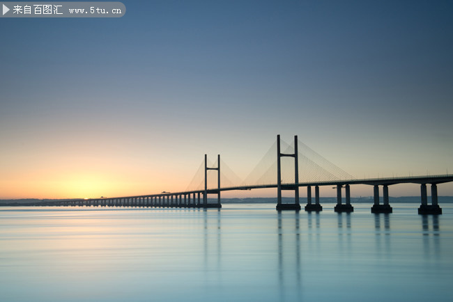 江面桥梁风景图片素材